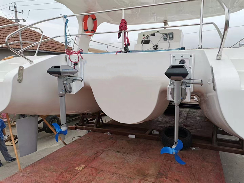 Lawada® 10.28m সেলিং ক্যাটামারান বৈদ্যুতিক মোটর সহ: নিখুঁতভাবে স্থায়িত্ব এবং খরচ-কার্যকারিতা একীভূত করা